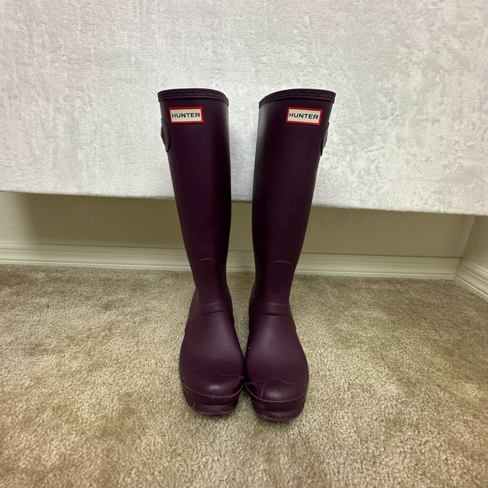 Hunter Women's Dark Purple Rain Boots size 9 1/2